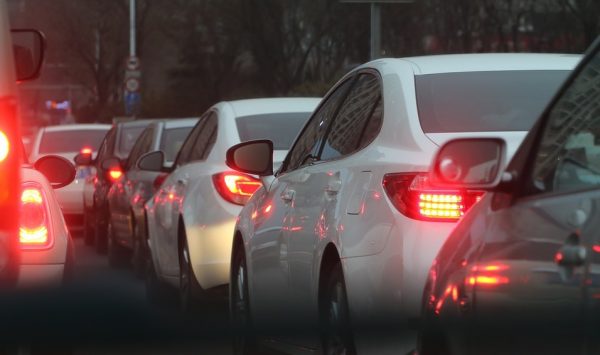 Огромная пробка образовалась из-за аварии на Казанском шоссе
