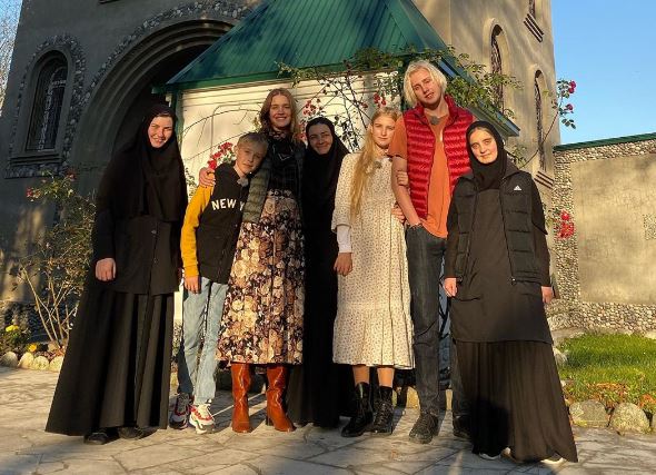 Наталья Водянова наломала дров в женском монастыре