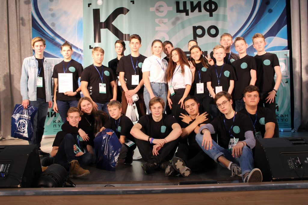 Шишки Гаусса, ОБЖшник и тележки-роботы: лучшие школьные проекты в сфере IT выбрали в Нижнем Новгороде