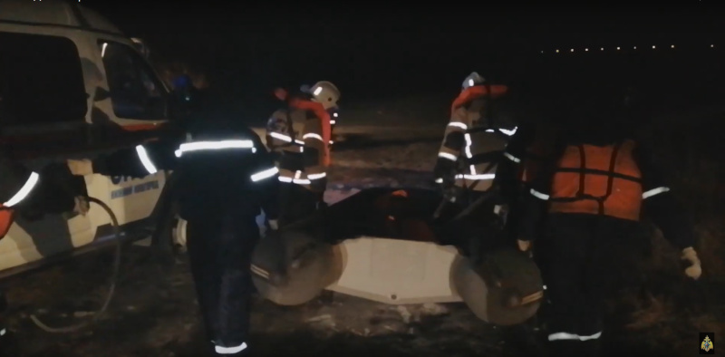 Нижегородец на снегоходе провалился под лёд на Автозаводе (видео)