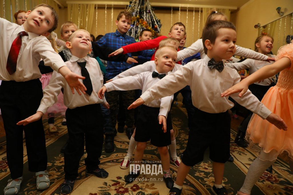 Дети из Нижнего Новгорода на новогодних утренниках хотят стать зайчиками, гномиками и котиками