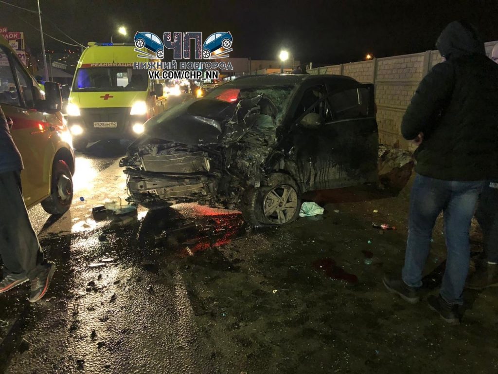 «Оба водителя в тяжёлом состоянии»: Две иномарки столкнулись лоб в лоб под Нижним Новгородом