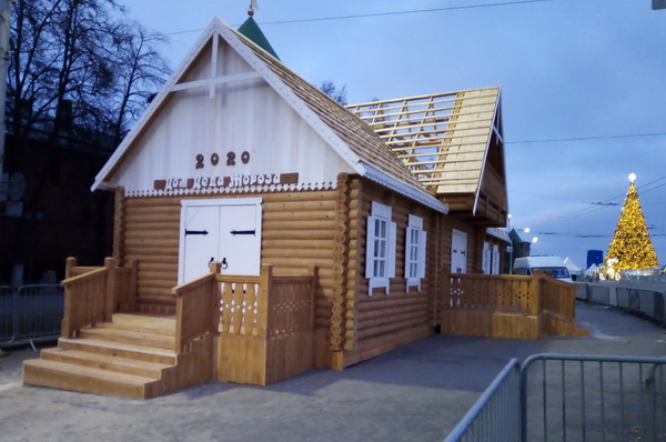 Резиденцию Деда Мороза на площади Минина построили заключённые