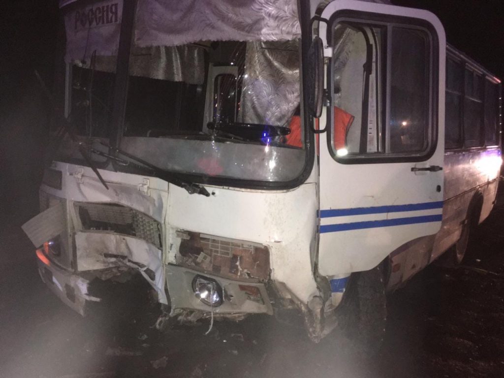 Иномарка столкнулась с автобусом под Нижним Новгородом: три человека погибли