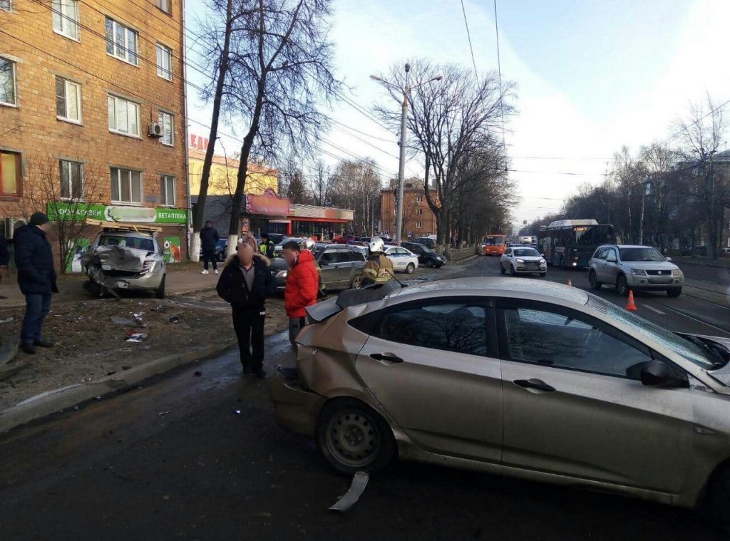 Пьяный водитель устроил массовое ДТП в Нижнем Новгороде (UPD: ВИДЕО)