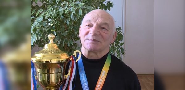 «Многие в моем возрасте угасают, а мне спорт помогает держаться»: 72-летний нижегородец в четвертый раз стал чемпионом России по тяжелой атлетике