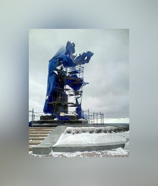 Памятник Чкалову «потрепало» ветром