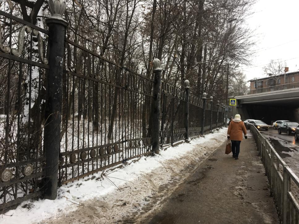 Два дня понадобилось мэрии Нижнего Новгорода на ремонт упавшего в парке «Дубки» забора