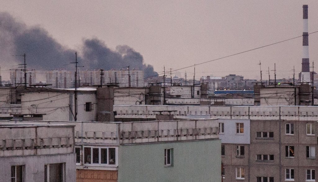 Чёрный дым в небе заметили жители Сормовского района