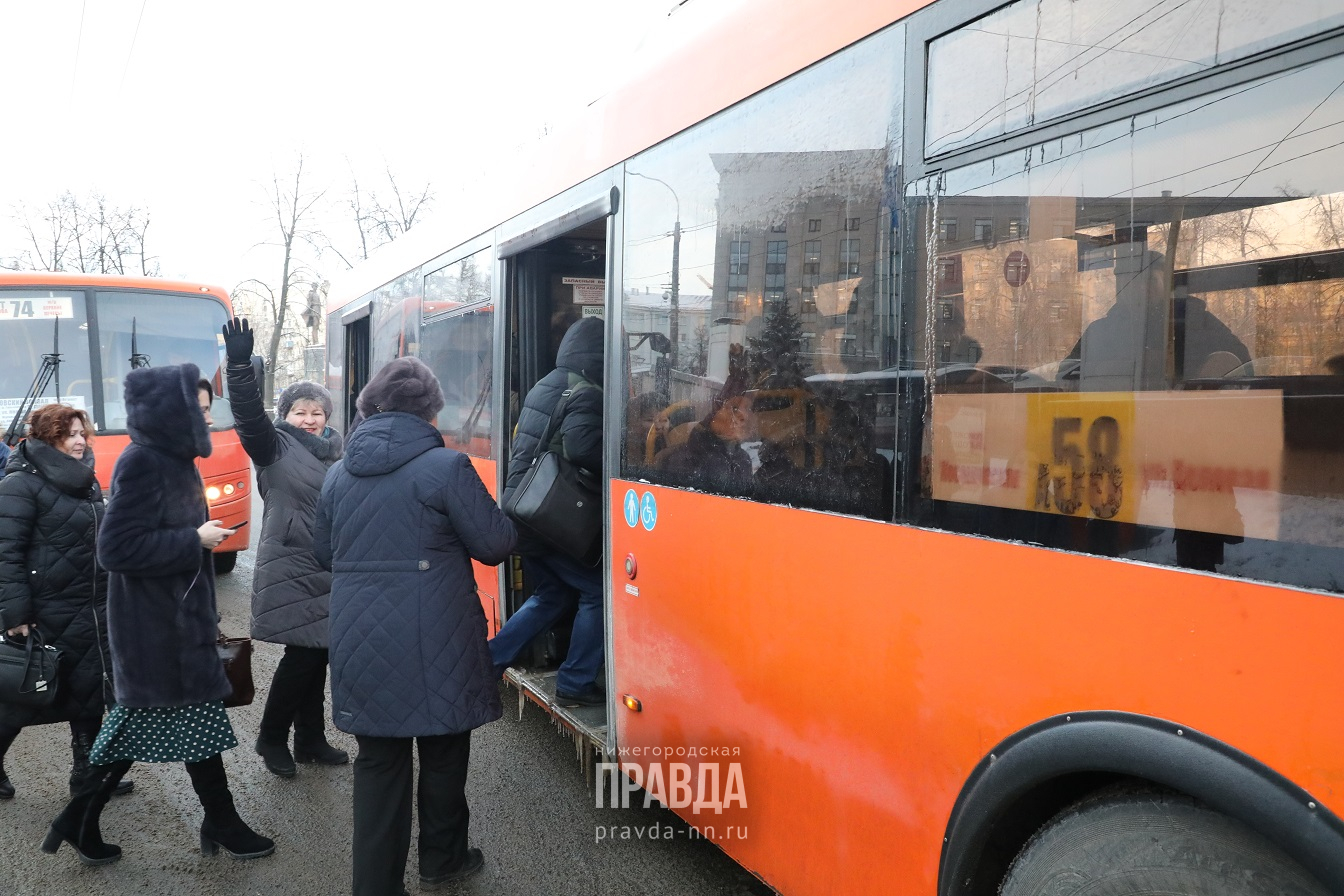 В маршрутке люди набивались, как селёдки в бочке, а в автобусе приятно ехать»:  маршрут А-58 вышел в первый рейс | Нижегородская правда