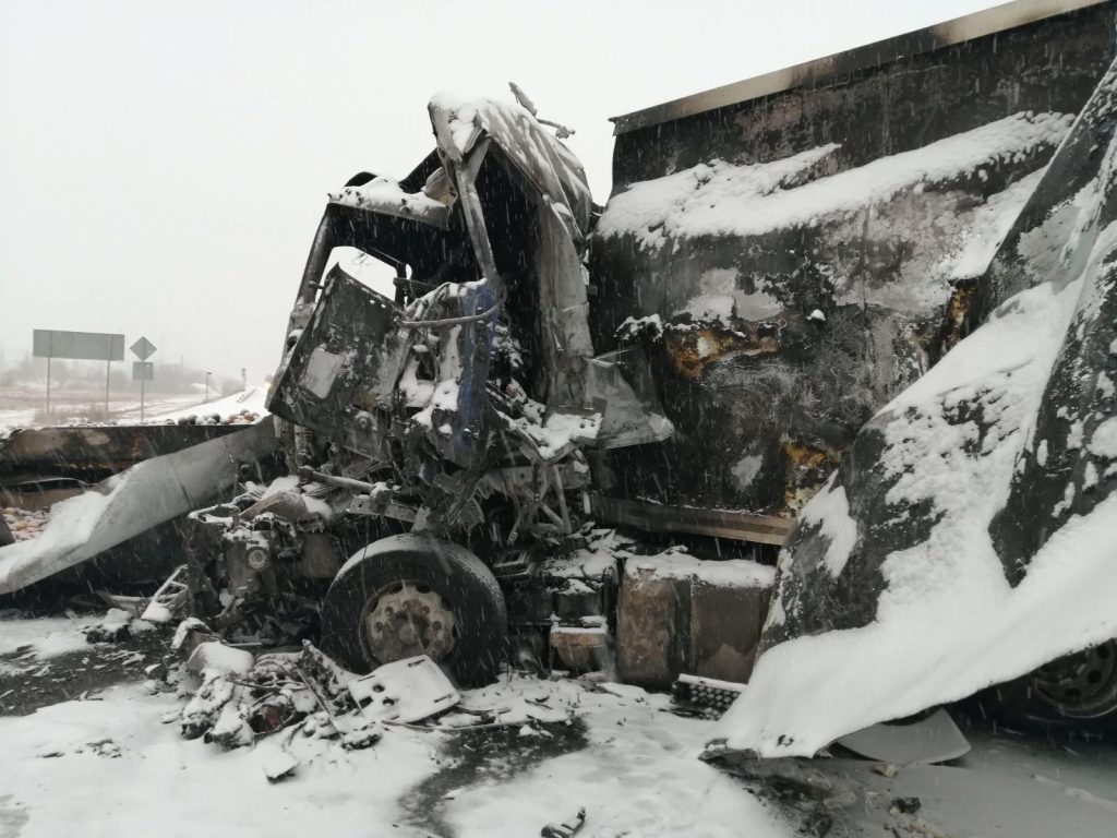 На дороге в Кстовском районе столкнулись три грузовика: один человек погиб, еще один ранен (ФОТО)