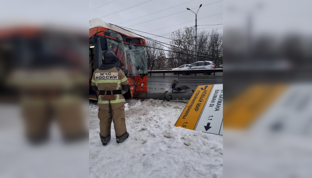 Водитель рейсового автобуса погиб в аварии в Ленинском районе (ФОТО)