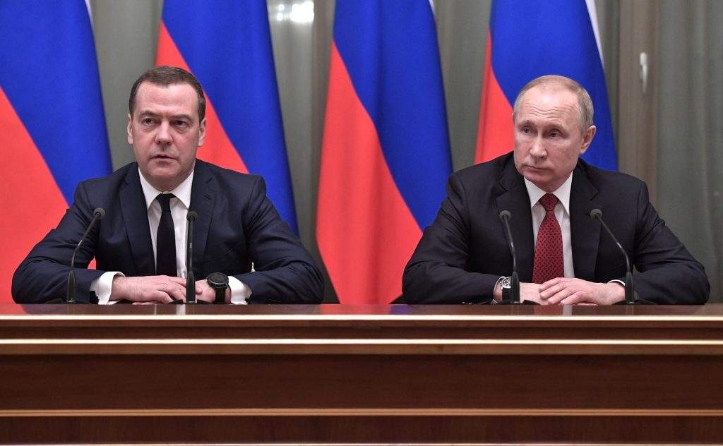 Правительство России ушло в отставку: причины, мнения, последствия