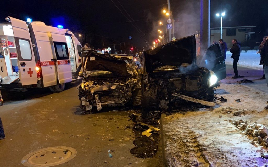 Пять человек пострадали в ночном ДТП в Сормовском районе
