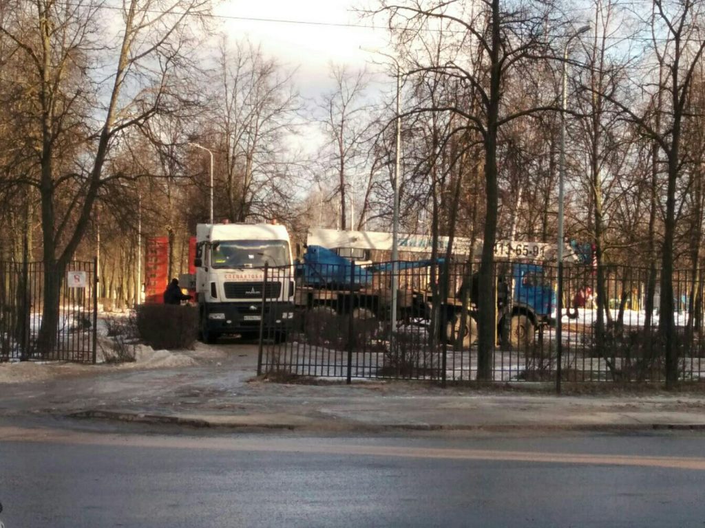 Туалет за пять миллионов рублей увезли из парка Дзержинска