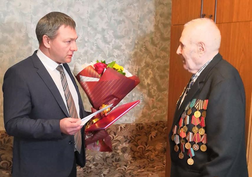Глава администрации Кстовского района поздравил с 95-летним юбилеем ветерана ВОВ Ивана Серова