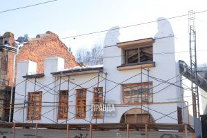 Шахматный дом окончательно утратил свой облик: горе-реставратора ждет&nbsp;штраф
