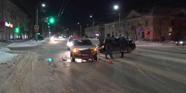 Беременная женщина пострадала при столкновении двух «Лад» в Дзержинске