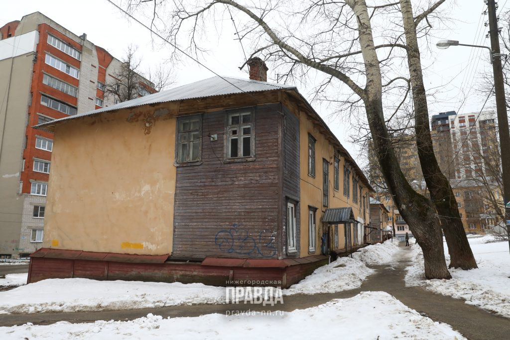 Нижегородцы боятся выезжать из аварийного дома на улице Батумской: жители требуют достойной компенсации