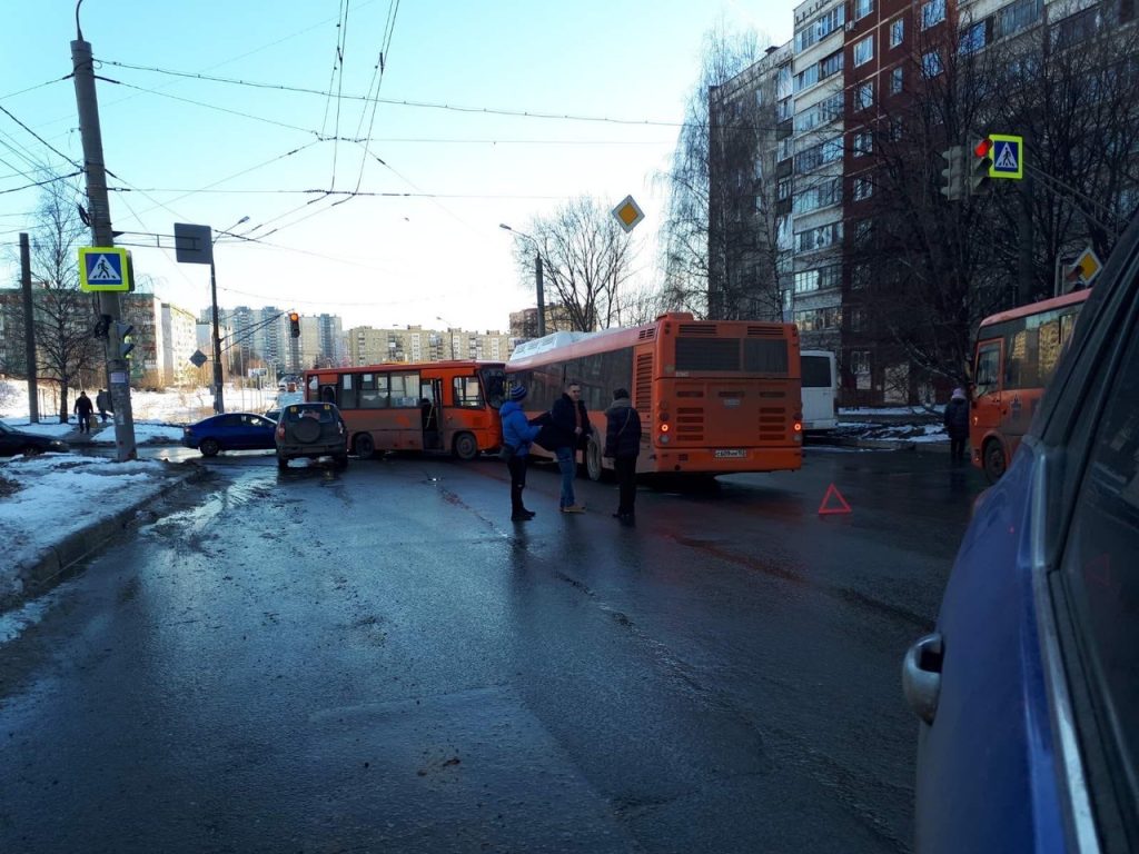 Массовое ДТП произошло на улице Касьянова в Нижнем Новгороде