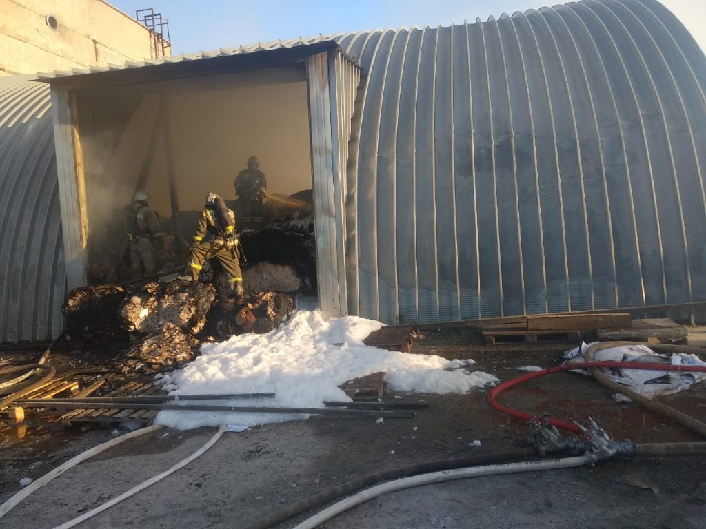 Спасатели поделились подробностями о пожаре в промзоне Дзержинска
