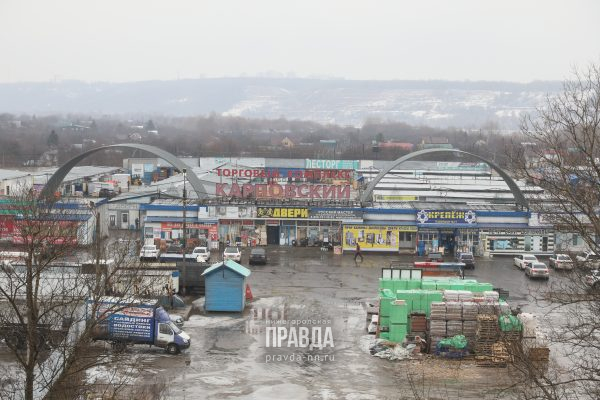 Строительный рынок «Карповский» могут закрыть: какая судьба ждет одну из старейших торговых площадок города