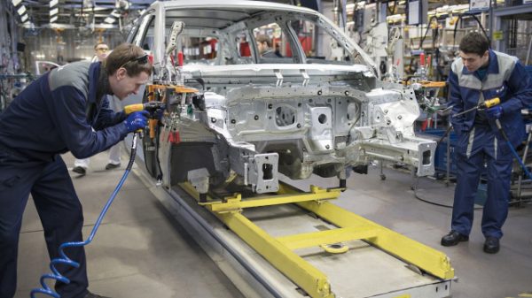 Volkswagen в Нижнем Новгороде отправил сотрудников в корпоративный отпуск почти на месяц