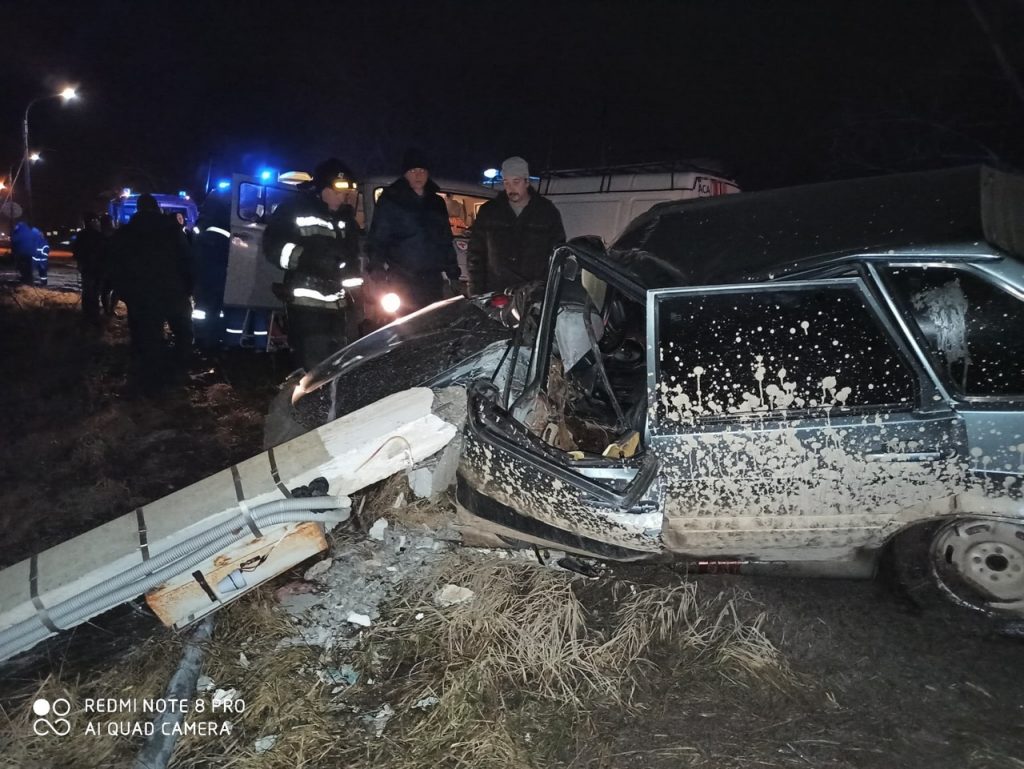 Машина сломала столб: крупное ДТП произошло в Нижегородской области