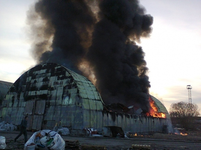 Производственный цех загорелся в Дзержинске