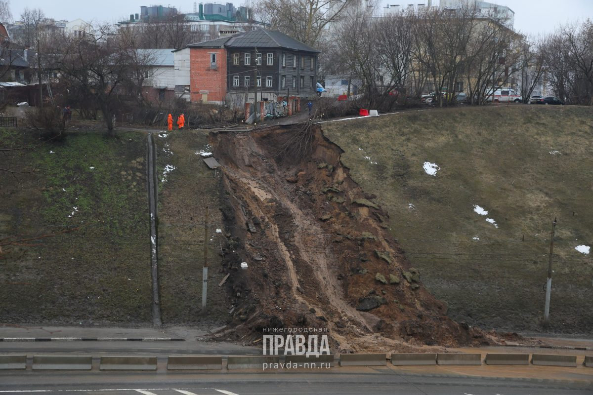 Куда съезда. Похвалинский съезд в Нижнем Новгороде. Оползень на Похвалинском съезде 2020. Оползень в Нижнем Новгороде. Оползни на Похвалинском съезде.