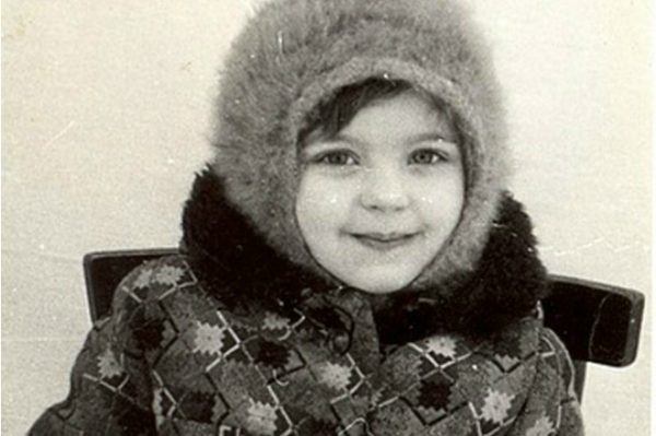 Ирина Пегова умилила соцсети снимком из детства
