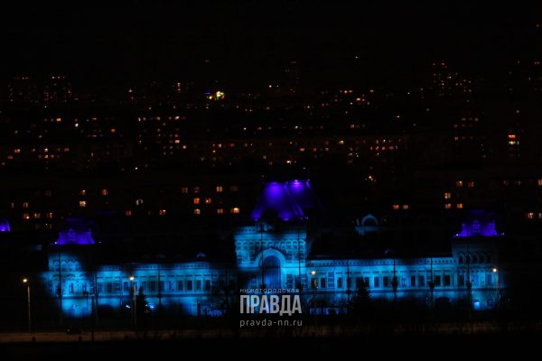 Достопримечательности Нижнего Новгорода зажглись синим цветом в поддержку людей с аутизмом