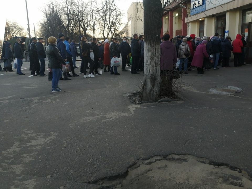 «Медленно работали бесконтактные градусники»: представители ГАЗа прокомментировали очереди на проходной