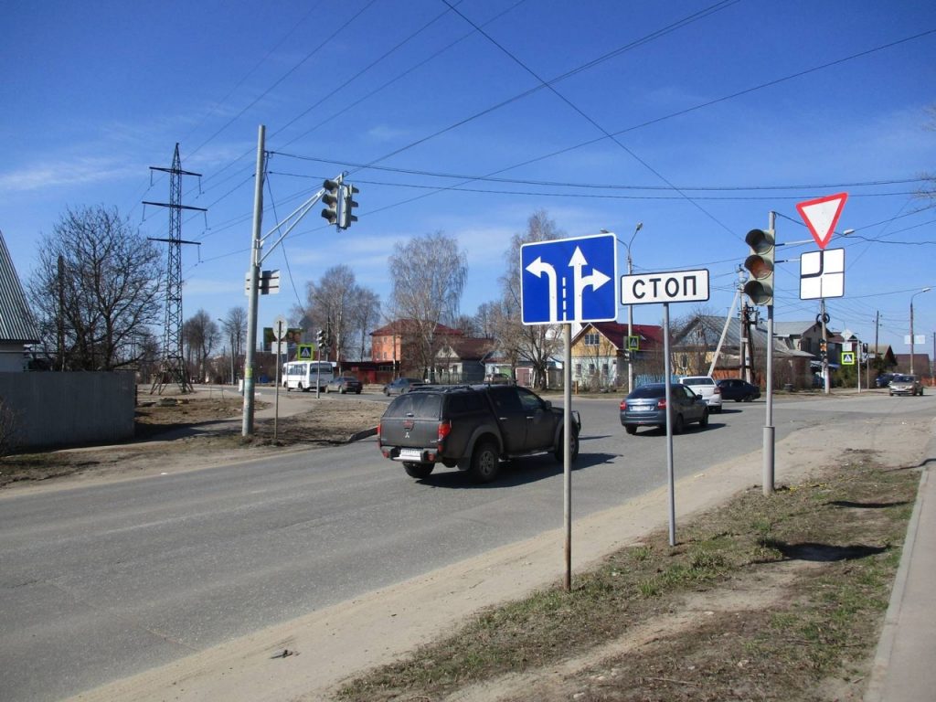 Новый светофор начнет работать на перекрестке улицы Полярной и Анкудиновского шоссе