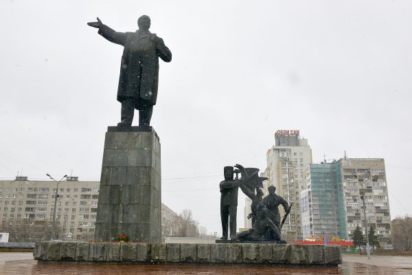 «Монумент разрезали на три части»: как устанавливали памятник Ленину в Горьком