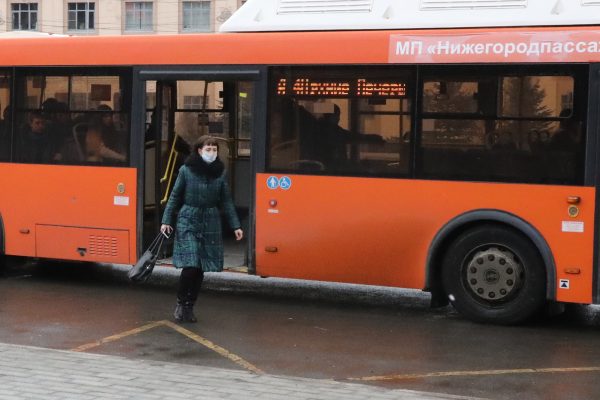 Нижегородцев не пустят в общественный транспорт без разрешения на выход из дома