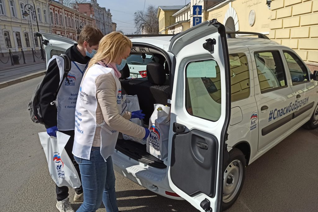 Участницы конкурса «Миссис Нижний Новгород» и волонтерский центр помогают многодетным семьям