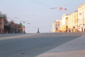 Движение автомобилей временно ограничат на набережной Гребного канала и площади Минина из-за подготовки к параду Победы