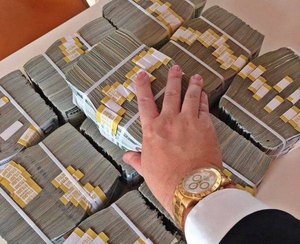 Золото партии: как деньги КПСС стали деньгами российских олигархов