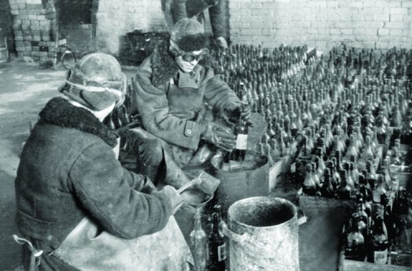 Тыльная сторона войны: в войну нижегородский завод шампанских вин делал «огненные коктейли»