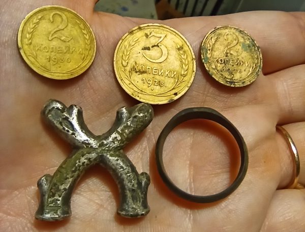Два брата-школьника из Дзержинска нашли клад из монет в огороде