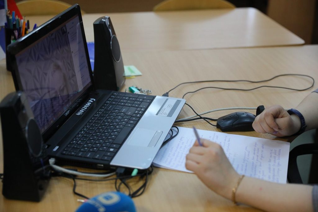 Более 300 тысяч нижегородских школьников подключились к образовательным платформам онлайн
