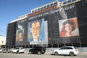 Уличная выставка картин, созданных искусственным интеллектом, открылась в Нижнем Новгороде