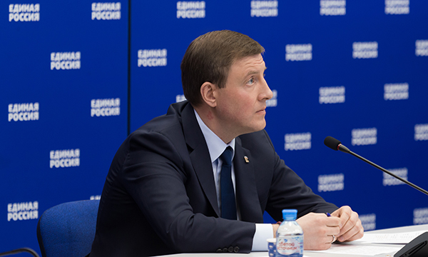 «Единая Россия» внесла в Госдуму поправку о защите единовременных выплат на детей от судебных взысканий