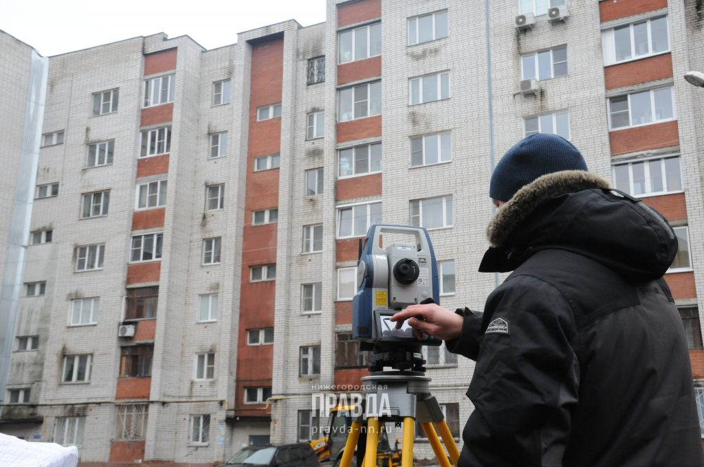 Треснувшую многоэтажку на улице Ломоносова в Нижнем Новгороде готовят к сносу