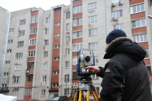 Треснувшую многоэтажку на улице Ломоносова в Нижнем Новгороде готовят к сносу