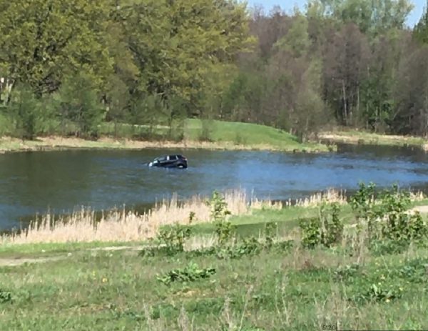 Машина скатилась в реку под Дзержинском