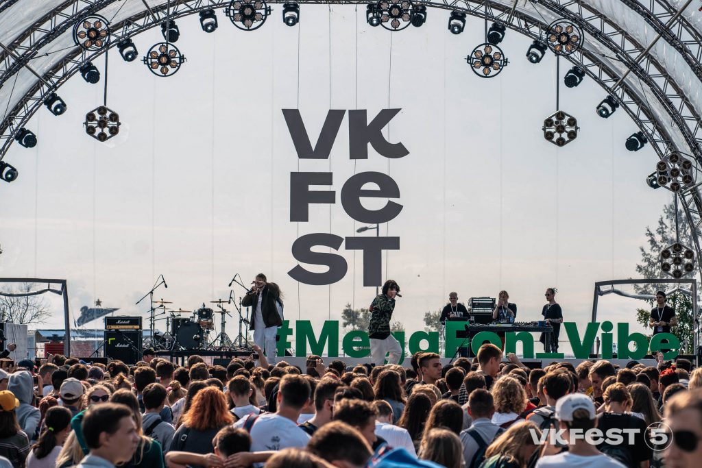 LIVE: смотрим первый в России недельный онлайн-фестиваль VK Fest