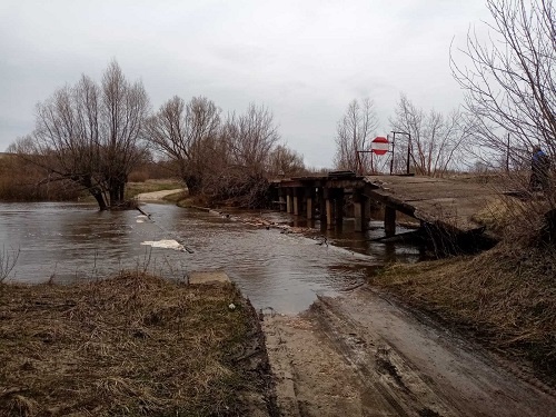 Мост и участок дороги затопило в Нижегородской области из-за дождей