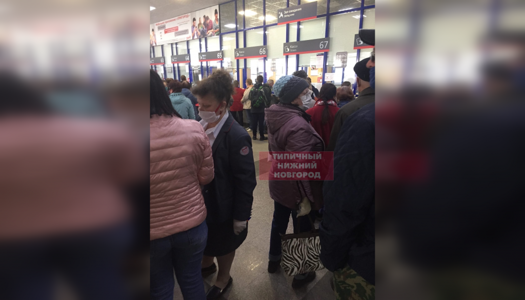 На Московском вокзале образовалась очередь из дачников